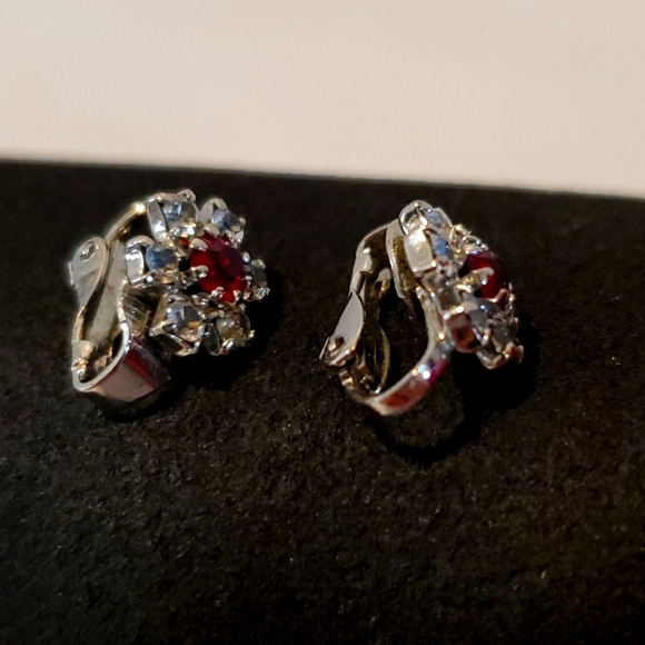 VTG Earrings Ruby Rhinestone Starburst Snowflake Clipon Christmas Valentine's - Picture 10 of 17